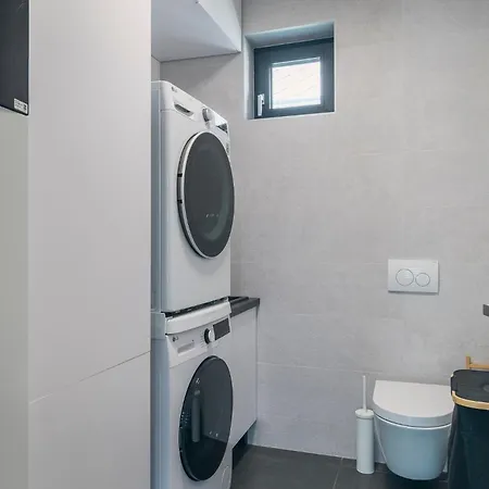 Grafit Apartment Balatonszarszo